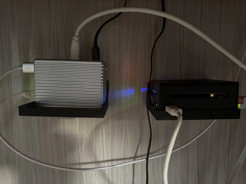 Giá treo tường Raspberry Pi 5 (Geekworm Case NVMe SSD) - Image 1