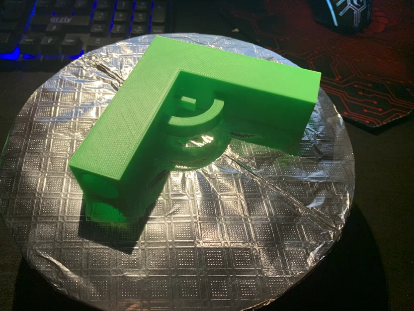 Mô hình Glock thiết kế Low Poly độc đáo cho người yêu in 3D - Image 1
