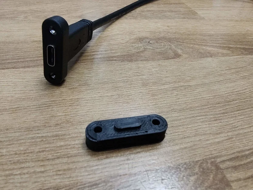 Miếng bịt USB-C cho Sliger Chassis - Image 1