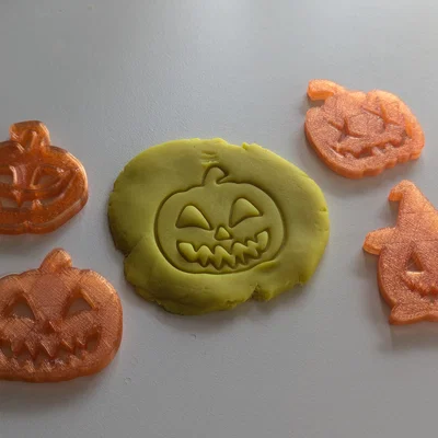 Bộ Khuôn Dấu Đất Nặn Halloween: Đồ Chơi Sáng Tạo Cho Bé