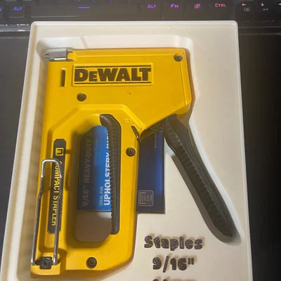Khay đựng súng bắn ghim DEWALT theo chuẩn Gridfinity cực gọn