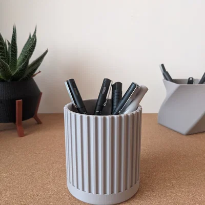 Ống cắm bút hình học hiện đại có khe (Modern Geometric Pen Holder with Slots)
