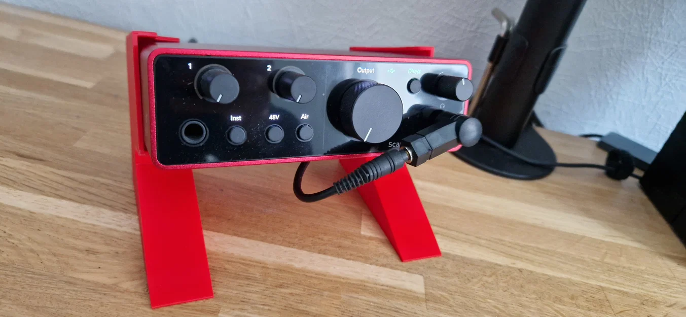 Giá đỡ để bàn cho Focusrite Scarlett Solo 4th Gen kèm móc giữ dây - Image 2