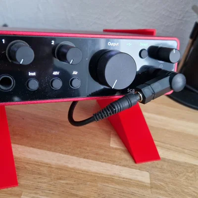 Giá đỡ để bàn cho Focusrite Scarlett Solo 4th Gen kèm móc giữ dây