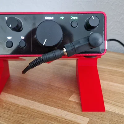 Giá đỡ để bàn cho Focusrite Scarlett Solo 4th Gen kèm móc giữ dây