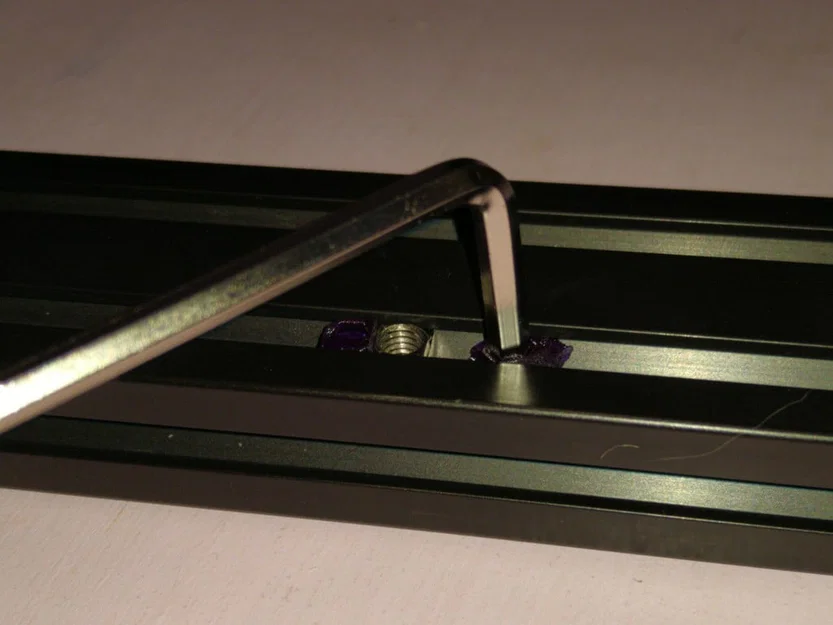 Side-insert T-nut lock-in-place – Insert giữ T-nut luồn hông cho nhôm series 20 - Image 1