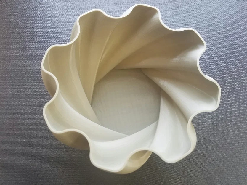Chậu Trồng Cây Xoắn Lớn (Large Torqued Planter) - Image 2