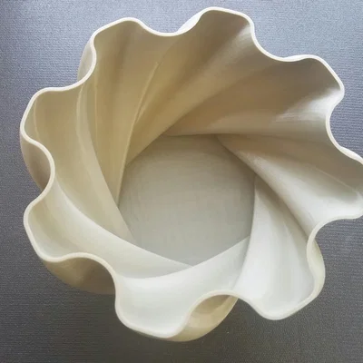Chậu Trồng Cây Xoắn Lớn (Large Torqued Planter)