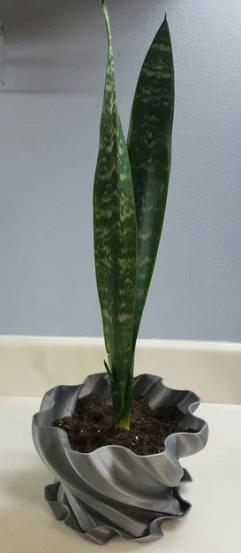 Chậu Trồng Cây Xoắn Lớn (Large Torqued Planter) - Image 5
