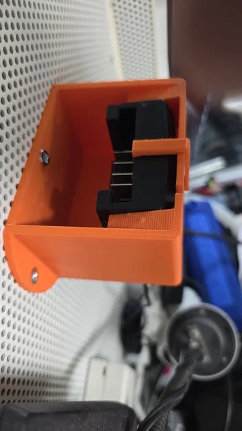 Giá treo bộ sạc pin Black & Decker gắn tường 3D in tiện lợi - Image 3