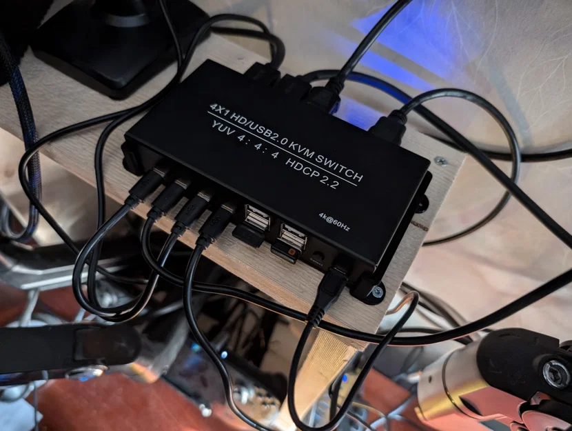 Giá đỡ KVM (Joselin 4K 60Hz) - Image 1