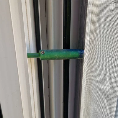 Dụng cụ giữ cửa sổ mở (Fensteraufsteller)