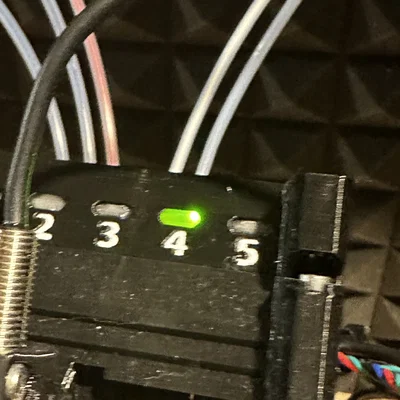 Nắp che cải tiến MMU3 R4 với đèn LED và hiển thị số cho máy in Prusa