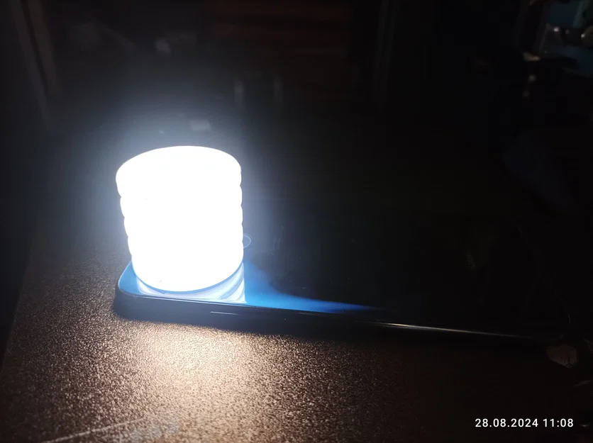 Camping Lamp V2: Bộ khuếch tán ánh sáng cho điện thoại cực tiện lợi - Image 1