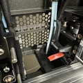 Prusa XL: Debris Bucket dock phải có lỗ thoát ống PTFE trong enclosure (TPU) - Thumbnail 2
