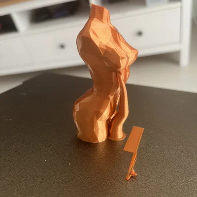 Mô hình tượng nữ thân mình Low Poly trang trí nghệ thuật