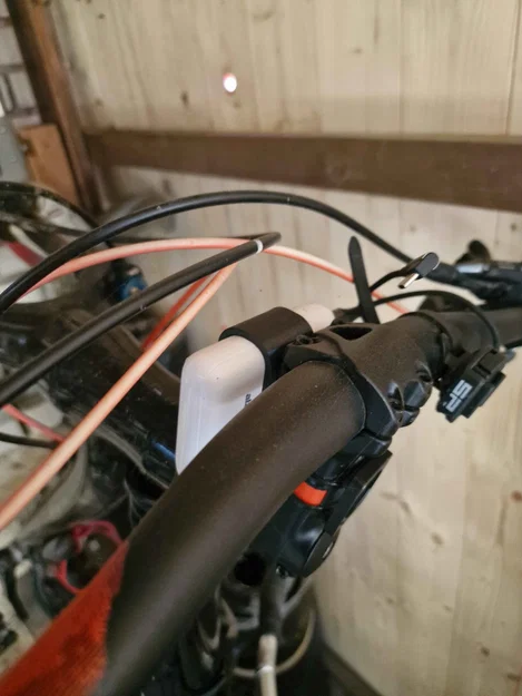 Giá đỡ sạc dự phòng AlzaPower 10k mAh cho xe đạp - Image 2