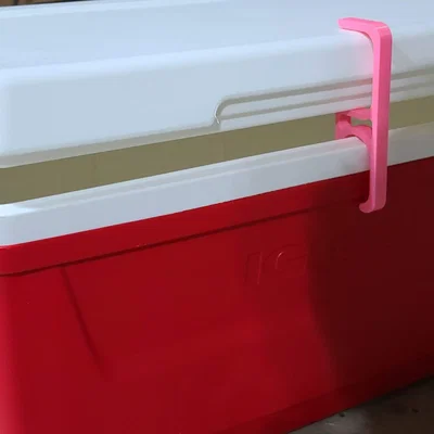 Cooler Lid Keeper – Dụng cụ giữ nắp thùng giữ lạnh mở khi cất