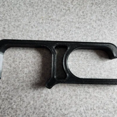 Cooler Lid Keeper – Dụng cụ giữ nắp thùng giữ lạnh mở khi cất