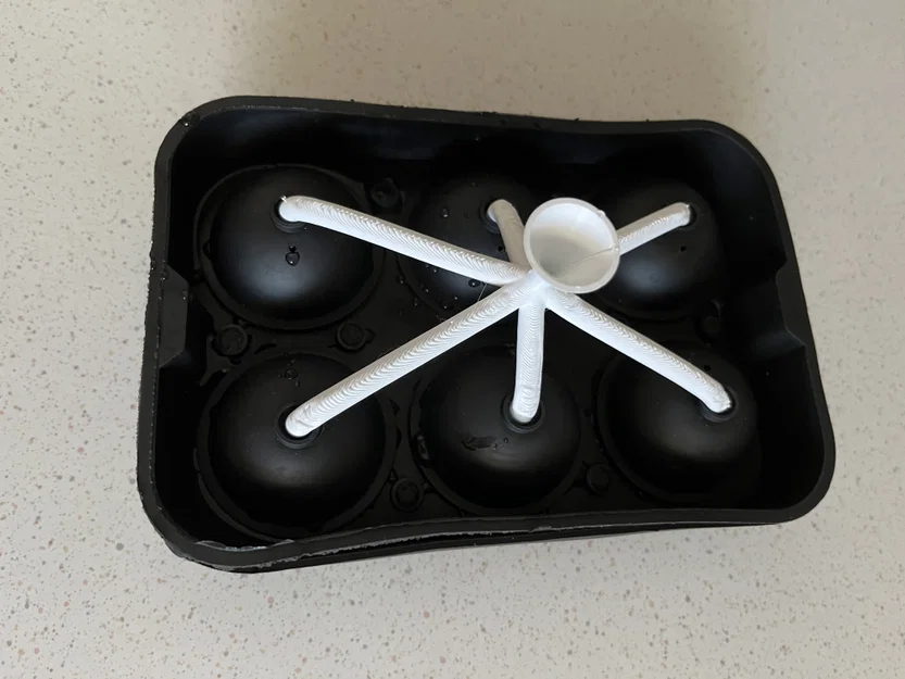 Phễu châm nước cho khuôn đá viên (Funnel for ice cube tray) - Image 1