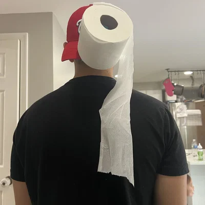 Hands-Free TP – Phụ kiện gắn nón giữ giấy vệ sinh rảnh tay