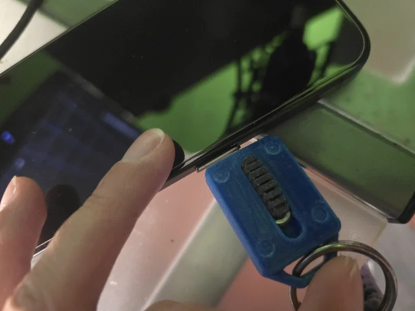 Apple Sim Tool Key Chain Carrier (giá giữ SIM tool gắn móc khóa) - Image 4
