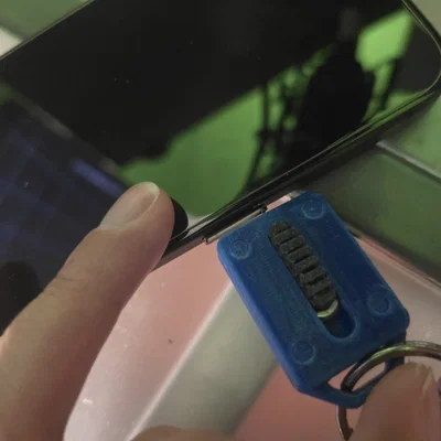 Apple Sim Tool Key Chain Carrier (giá giữ SIM tool gắn móc khóa)