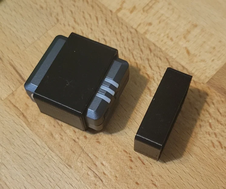 Ngàm gắn Remote ID Ruko R111 lên dây đai pin (Battery Strap Mount) - Image 1
