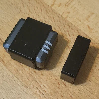 Ngàm gắn Remote ID Ruko R111 lên dây đai pin (Battery Strap Mount)