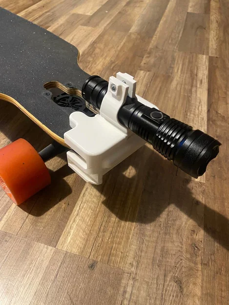 Ngàm gắn đèn pin cho longboard (deck 14mm–18mm) - Image 1