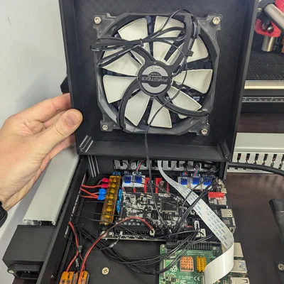 Hộp bảo vệ BTT Octopus và Raspberry Pi có quạt 120mm làm mát