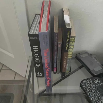 Kệ sách mini để bàn 3D (Bedside Bookstand) - Giải pháp gọn gàng cho bàn ngủ