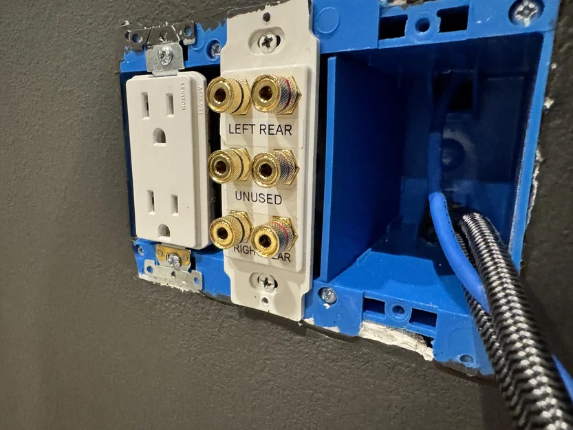Vách ngăn hộp điện Carlon Low-Voltage (B355R, B468R) - Image 1