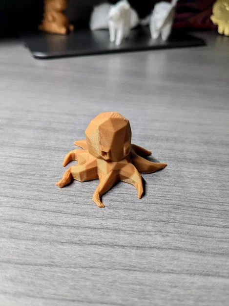Bạch tuộc Low Poly dễ thương để bàn (Cute Low Poly Desk Octopus) - Image 1