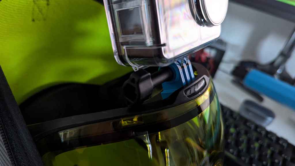 Ngàm gắn camera trên nón Dye i5 (DJI Osmo Action) - Top Mount - Image 1