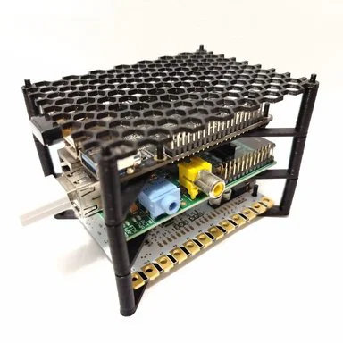 Pi-like-stack: case Raspberry Pi stackable tuỳ biến (OpenSCAD/SCAD)