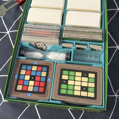 Khay 3D Sắp Xếp Game Codenames và Codenames: Duet Gọn Gàng