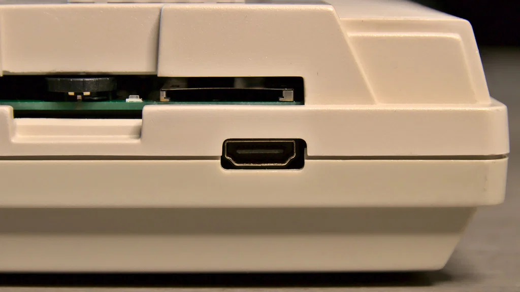 Khung giữ đầu nối HDMI cho Amiga 500 - Image 3