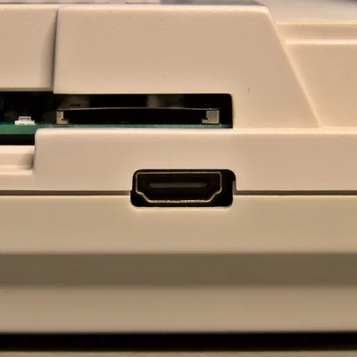 Khung giữ đầu nối HDMI cho Amiga 500