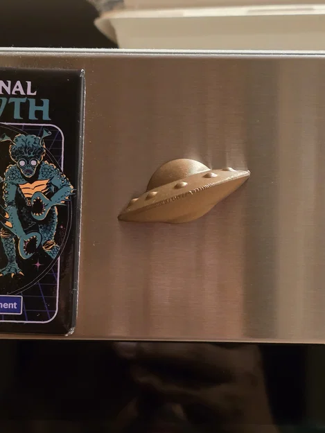 Nam châm tủ lạnh UFO phát sáng trong bóng tối (Glow-in-the-Dark) - Image 2