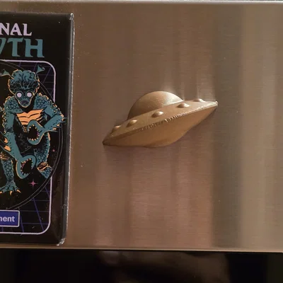 Nam châm tủ lạnh UFO phát sáng trong bóng tối (Glow-in-the-Dark)