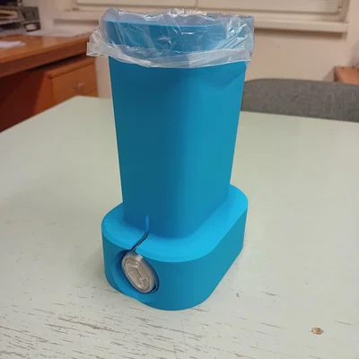 Giá đựng và nhả túi ni lông 3D thông minh (Kelímek na odvíjení sáčku)