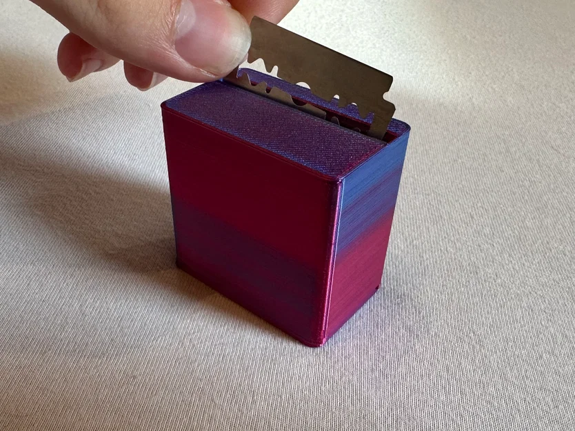 Hộp đựng lưỡi dao cạo (Razor Blade) có nắp - Image 1