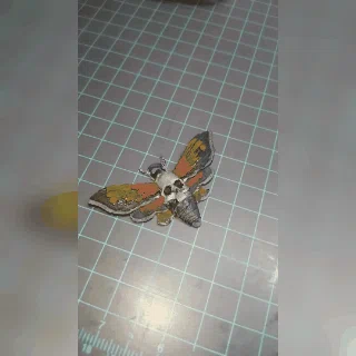 Móc khóa bướm đầu lâu DEATHS- HEAD HAWKMOTH KEYCHAIN - Image 2