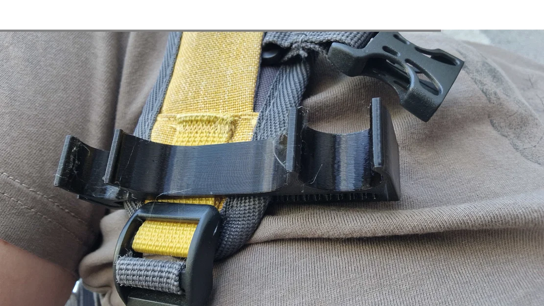 Kẹp gắn trekking pole lên dây đeo vai balo - Image 3