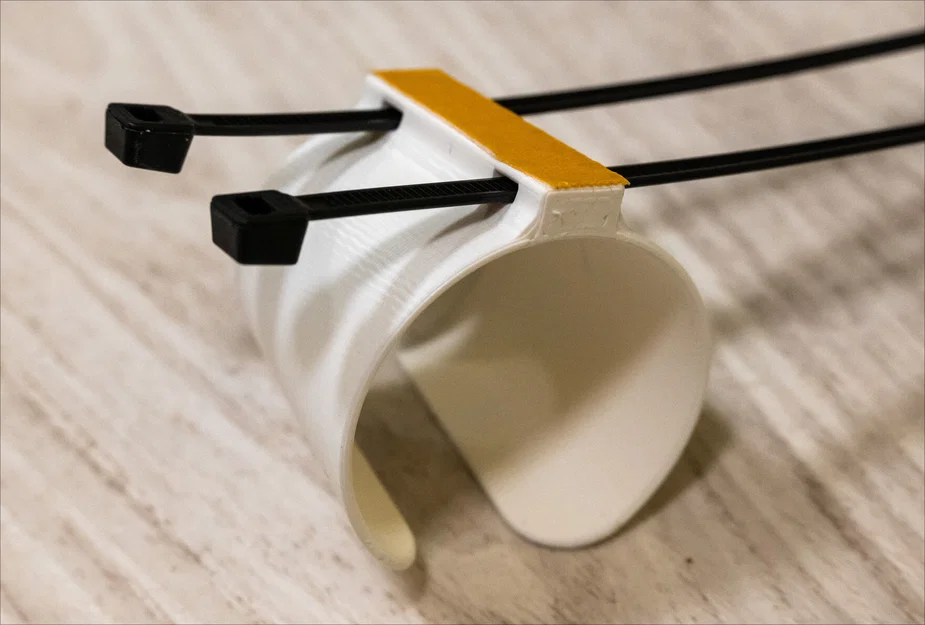 Giá treo ổ cắm điện trên dây nguồn (Power cord outlet holder) - Image 2