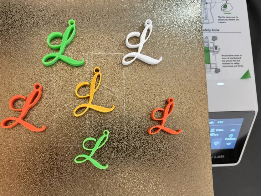 Móc khóa chữ L thiết kế tối giản, tinh tế (Flowing L Keychain) - Image 1