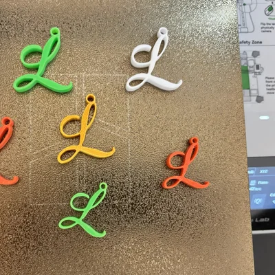 Móc khóa chữ L thiết kế tối giản, tinh tế (Flowing L Keychain)