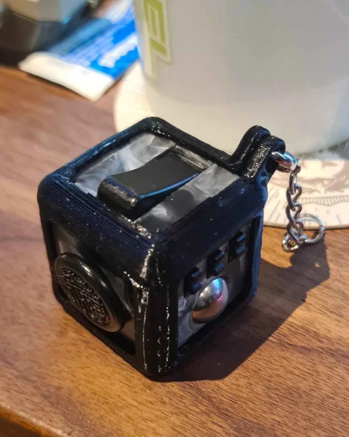 Fidget Cube Holder – Holder TPU gắn Fidget Cube vào móc khóa - Image 1