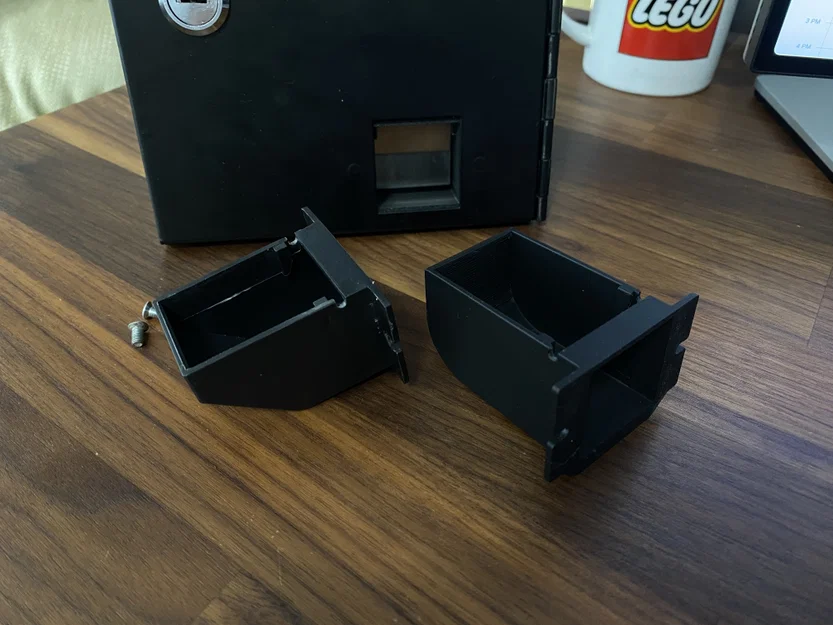 Khe trả xu Chewlix (Chewlix coin return slot) - Image 1